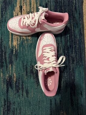NWOT Nike Pink and White Women's Low-Top Sneakers - Casual Comfort Size 8.5